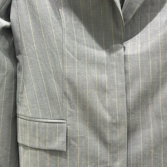 Rodier Gray Pinstripe Tapered Tailored Blazer Sz 44 - Picture 2 of 6